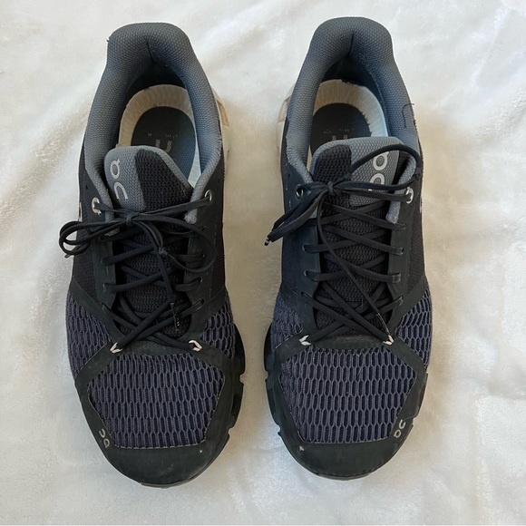 On Running Cloudflyer Men's Black / White Sneakers, Men's Size 10.5 - Picture 5 of 8